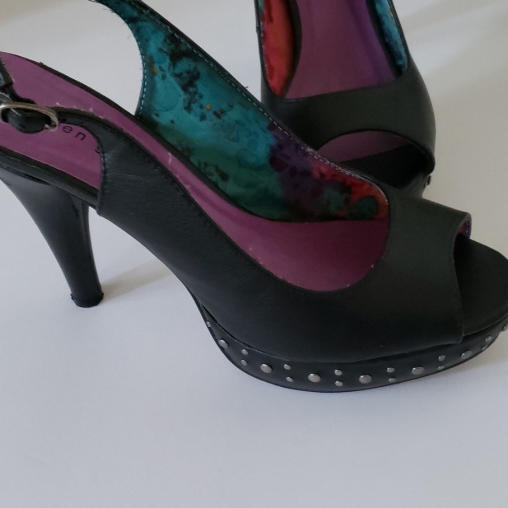 Shoes - Picture 2 of 3